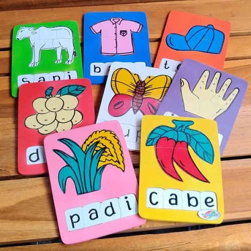 Alat Peraga Edukasi Puzzle Baca