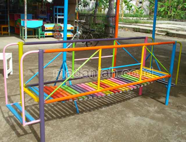 Toko Produsen Pembuat Mainan Jembatan Rantai Goyang Anak Fakfak Papua Barat Toko Produsen Pembuat Mainan Jembatan Rantai Goyang Anak Fakfak Papua Barat