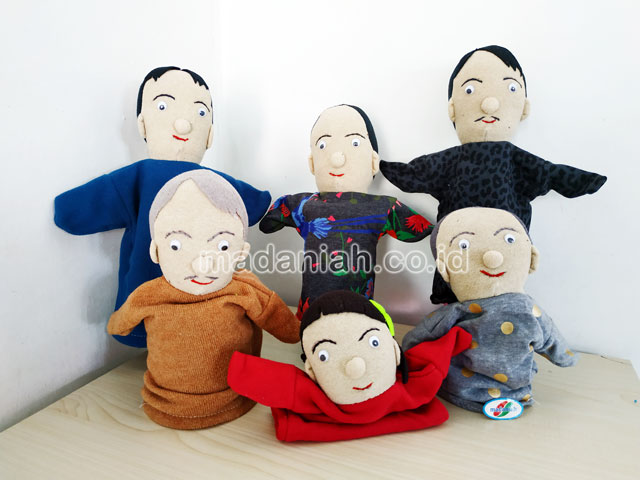 Distributor Alat Peraga Edukatif Boneka Tangan Keluarga Wool Papua Barat