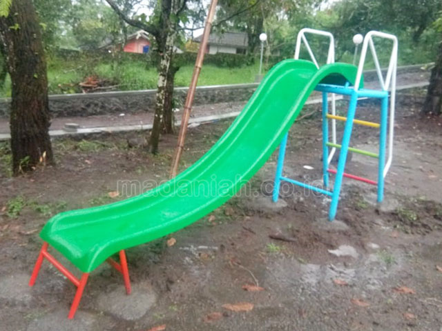 Jual Murah Toko Produsen Mainan Perosotan Fiber Anak TK Sintang