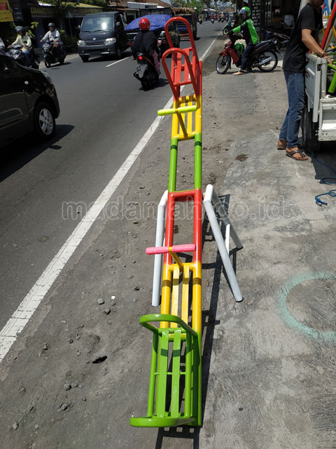 Jual Harga Murah Mainan Jungkitan Anak TK PAUD Buton