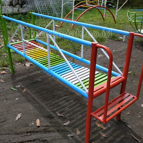 Jual Murah Mainan Jembatan Rantai Goyang Anak TK Sukabumi Jual Murah Mainan Jembatan Rantai Goyang Anak TK Sukabumi