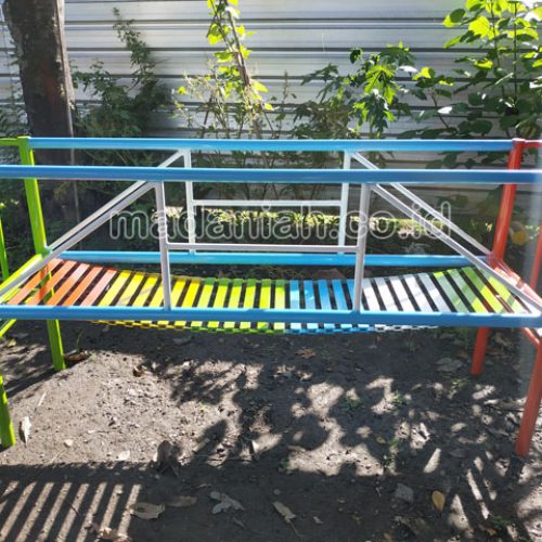 Jual Murah Mainan Jembatan Rantai Goyang Anak TK Sumba Tengah Jual Murah Mainan Jembatan Rantai Goyang Anak TK Sumba Tengah