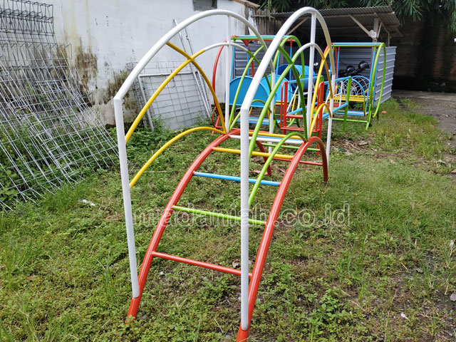 Jual Murah Mainan Tangga Majemuk Setengah Lingkaran TK Banjar