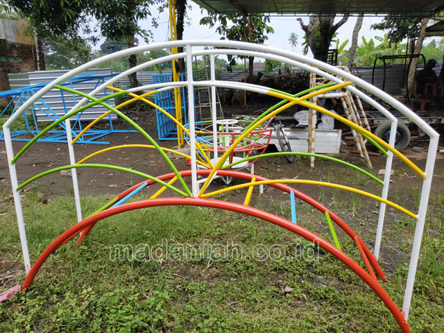 Jual Murah Mainan Tangga Majemuk Setengah Lingkaran TK Boven Digoel