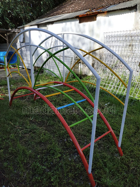 Jual Murah Mainan Tangga Majemuk Setengah Lingkaran TK Gunungkidul