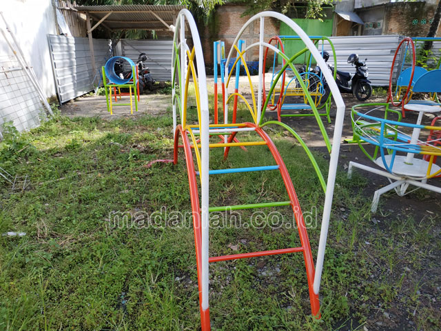 Jual Murah Mainan Tangga Majemuk Setengah Lingkaran TK Sumenep
