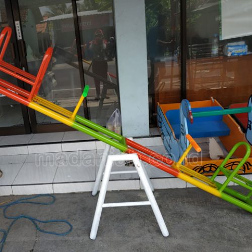 Jual Harga Murah Mainan Jungkitan Anak TK PAUD Buru Selatan