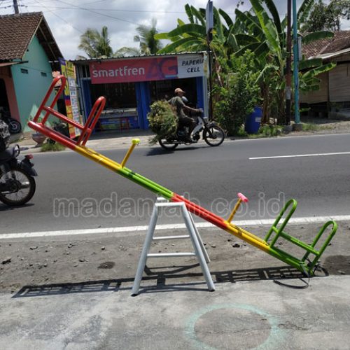 Jual Harga Murah Mainan Jungkitan Anak TK PAUD Murung Raya