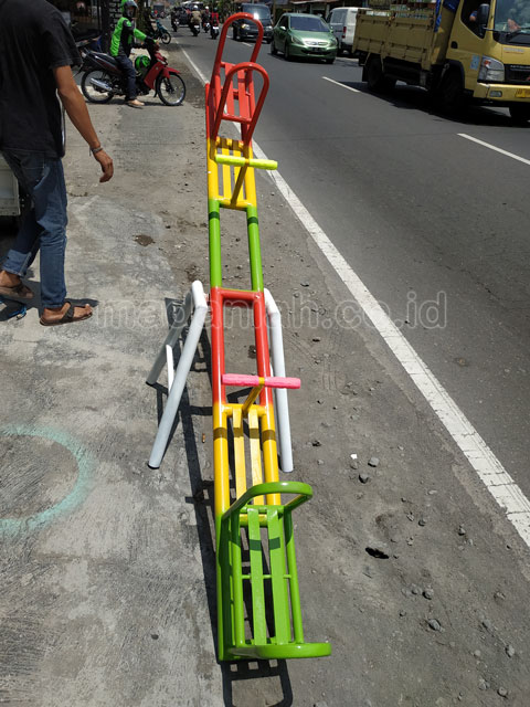 Jual Harga Murah Mainan Jungkitan Anak TK PAUD Pulang Pisau