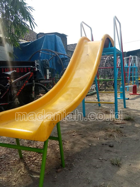 Jual Harga Murah Mainan Perosotan Fiber Anak TK PAUD Poso