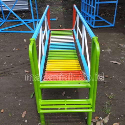 Jual Murah Mainan Jembatan Rantai Goyang Anak TK Labuhanbatu Utara Jual Murah Mainan Jembatan Rantai Goyang Anak TK Labuhanbatu Utara