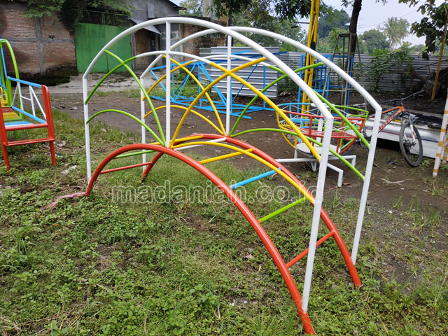 Jual Murah Mainan Tangga Majemuk Setengah Lingkaran TK Aceh Barat