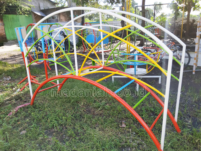 Jual Murah Mainan Tangga Majemuk Setengah Lingkaran TK Maros