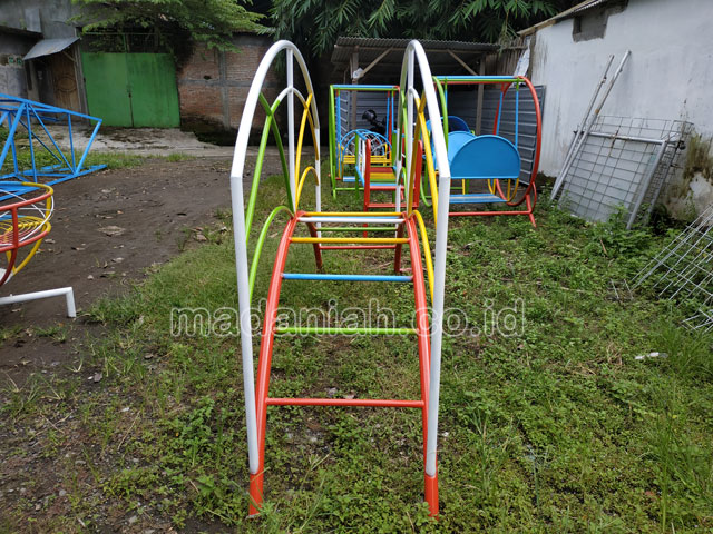 Jual Murah Mainan Tangga Majemuk Setengah Lingkaran TK Nagan Raya