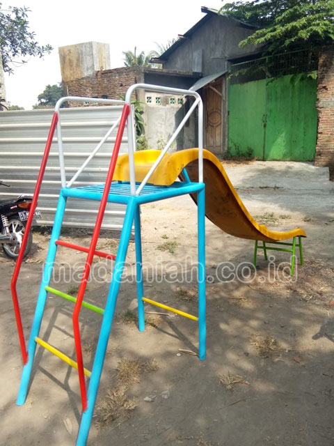 Jual Murah Mainan Perosotan Fiber Anak TK PAUD Bengkayang