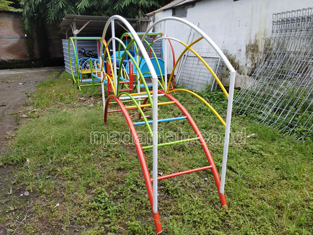 Jual Murah Tangga Majemuk Setengah Lingkaran TK Maybrat