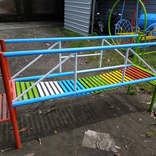 Jual Murah Mainan Jembatan Rantai Goyang Anak TK Landak Jual Murah Mainan Jembatan Rantai Goyang Anak TK Landak