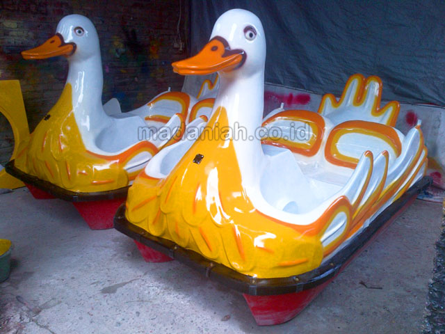 Jual Harga Murah Pabrik Produsen Sepeda Air Fiberglass Buton Tengah