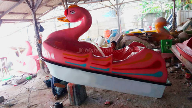 Jual Harga Murah Pabrik Produsen Sepeda Air Fiberglass Salatiga