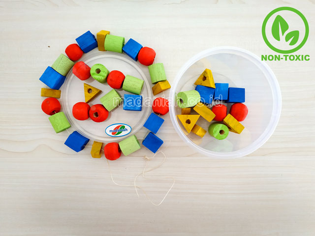 Distributor Alat Peraga Edukatif Meronce Geometri Kayu (Toples) Aceh