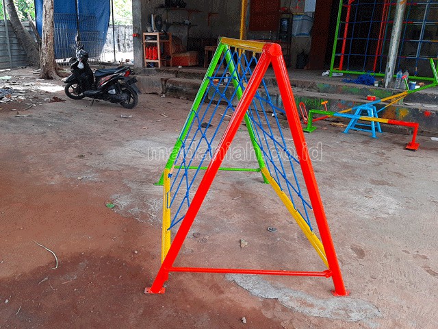 Jual Murah Mainan Panjat Tambang Segitiga Anak TK PAUD Tabanan