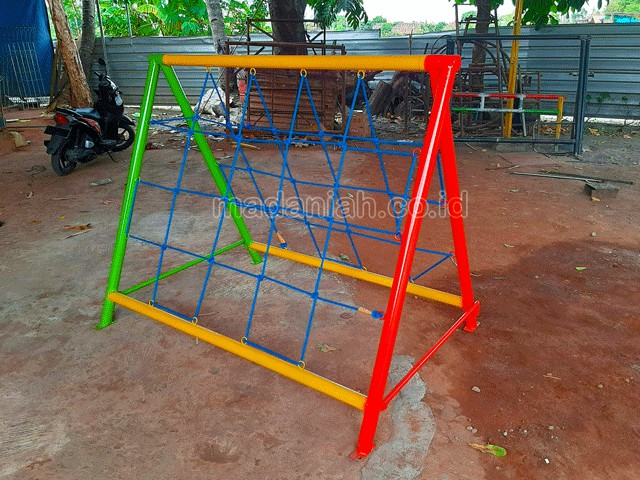 Jual Murah Mainan Panjat Tambang Segitiga Anak TK PAUD Karanganyar