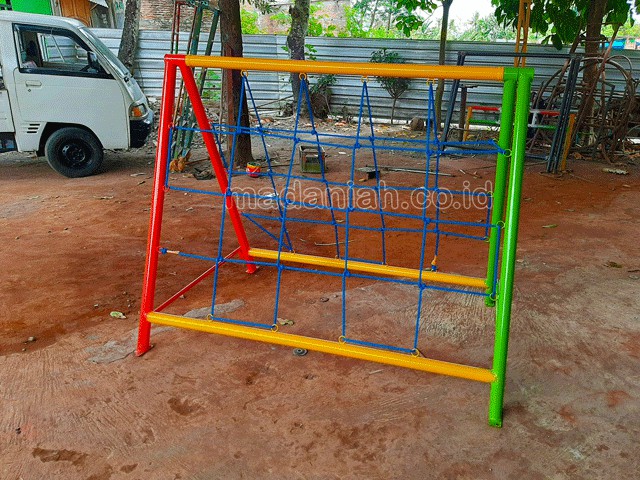 Jual Murah Mainan Panjat Tambang Segitiga Anak TK PAUD Nias Selatan