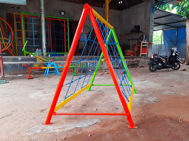 Jual Mainan Panjat Tambang Segitiga Anak TK PAUD Banggai Kepulauan