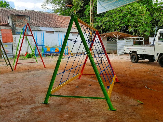 Jual Mainan Panjat Tambang Segitiga Anak TK PAUD Manokwari Selatan