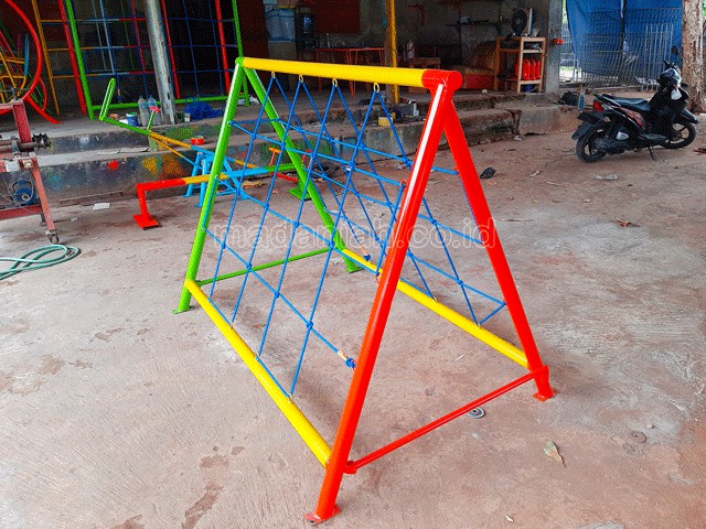 Jual Mainan Panjat Tambang Segitiga Anak TK PAUD Pesisir Selatan