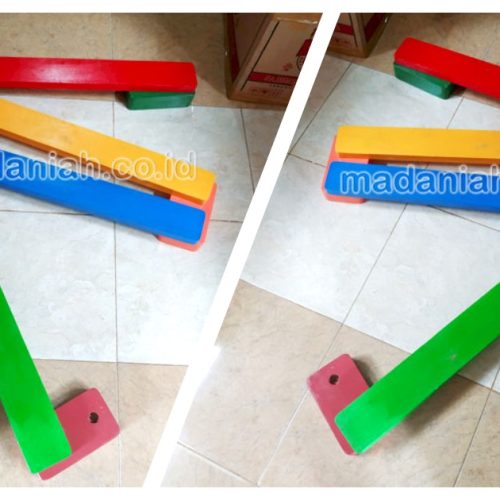 Mainan Papan Titian Kayu Anak TK Bolaang Mongondow Timur
