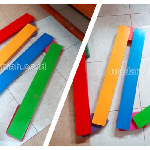 Mainan Papan Titian Kayu Anak Timor Tengah Selatan Mainan Papan Titian Kayu Anak Timor Tengah Selatan