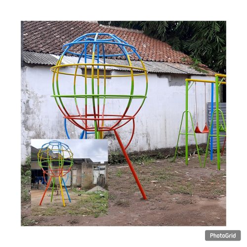Mainan Panjat Bola Dunia Anak TK Sumba Tengah