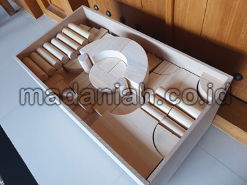 Distributor Balok PDK Natural Pinus di Ambon