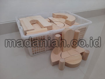 Distributor Balok PDK Natural Pinus di Kupang