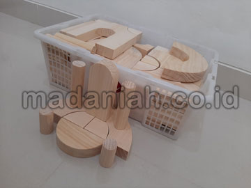 Distributor Balok PDK Natural Pinus di Maros