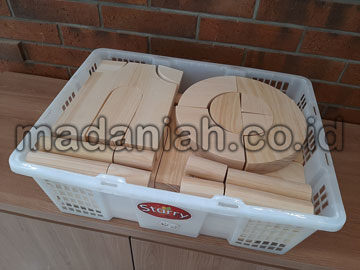 Distributor Balok PDK Natural Pinus di Sarmi