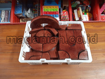 Distributor Balok PDK Plitur Pinus di Banggai