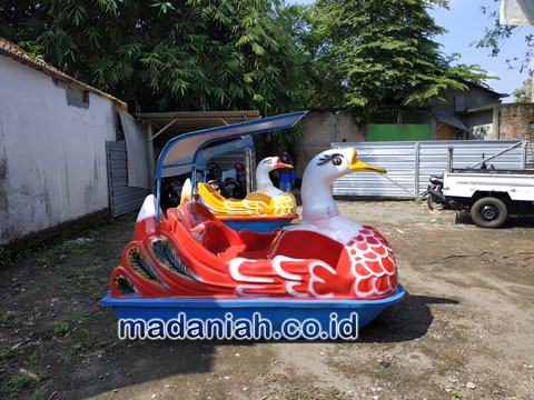 Pengrajin Sepeda Bebek Air Banggai Kepulauan