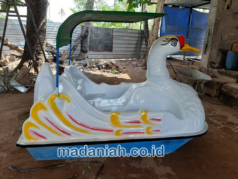 Pengrajin Sepeda Bebek Air Kolaka Timur