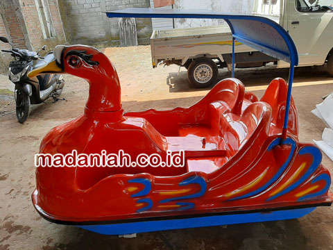 Pengrajin Sepeda Bebek Air Pesisir Barat