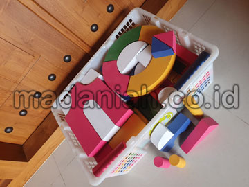 Toko Balok PDK Warna di Tanah Datar