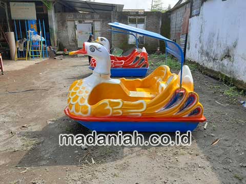 Pengrajin Sepeda Bebek Air Majene