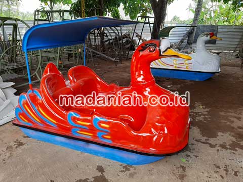 Pengrajin Sepeda Bebek Air Manggarai