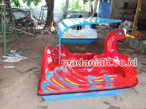 Pengrajin Sepeda Bebek Air Sumba Barat Daya