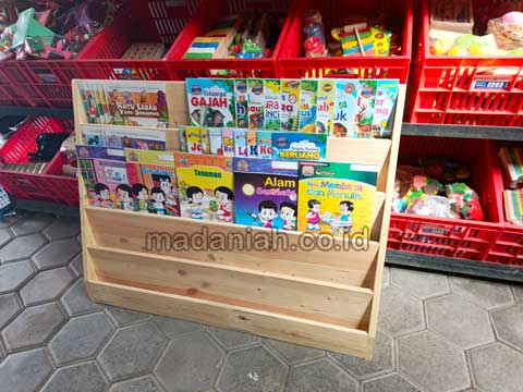 Jual Murah Lemari Loker Rak Kayu PAUD TK Pegunungan Bintang