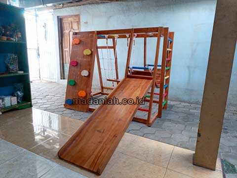 Jual Playground Kayu Brakiasi Jayapura