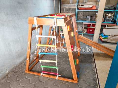 Jual Playground Kayu Brakiasi Kayong Utara Berkualitas