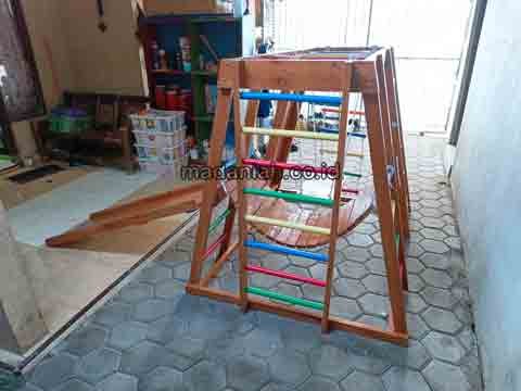 Jual Playground Kayu Brakiasi Raja Ampat